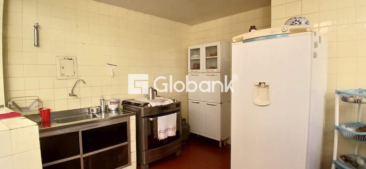 Casa 5 quartos para aluguel Centro 600m² Montes Claros MG: Cozinha externa