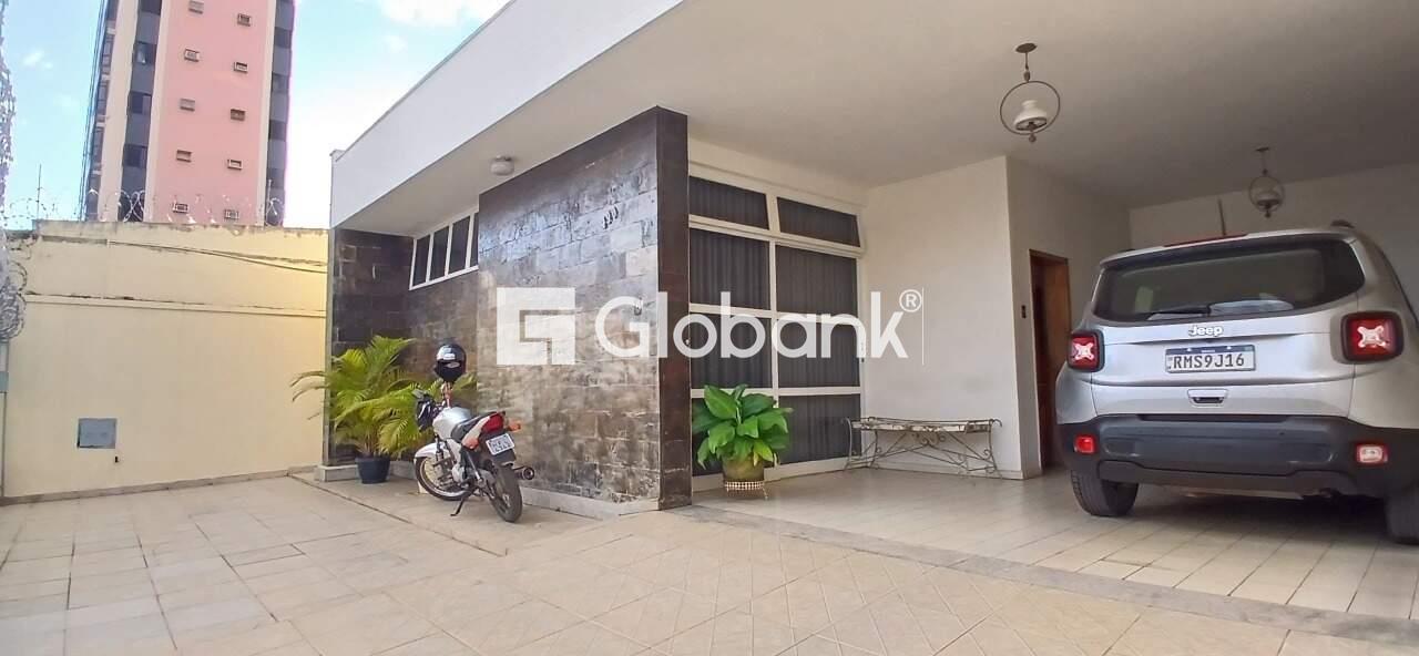 Casa 5 quartos para aluguel Centro 600m² Montes Claros MG: Garagem