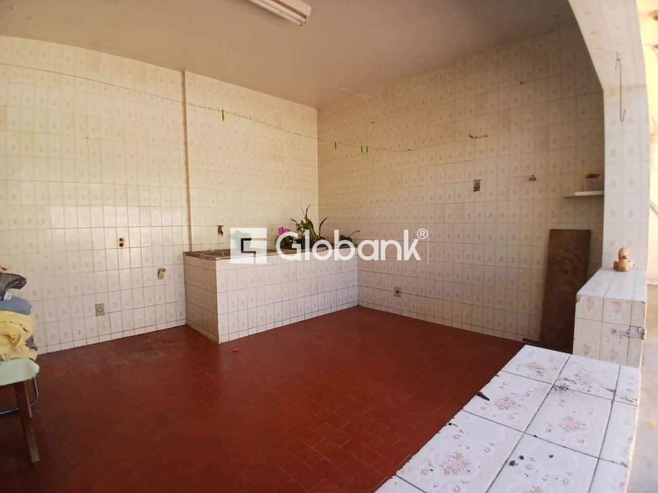 Casa 5 quartos para aluguel Centro 600m² Montes Claros MG: rea de servi o