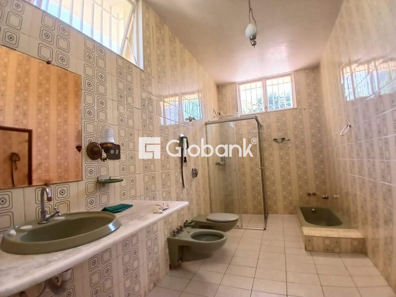 Casa 5 quartos para aluguel Centro 600m² Montes Claros MG: Banheiro suite