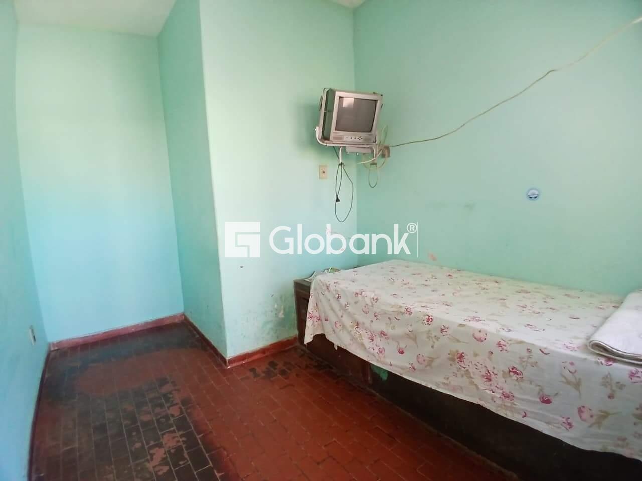 Casa 5 quartos para aluguel Centro 600m² Montes Claros MG: Quarto fundos