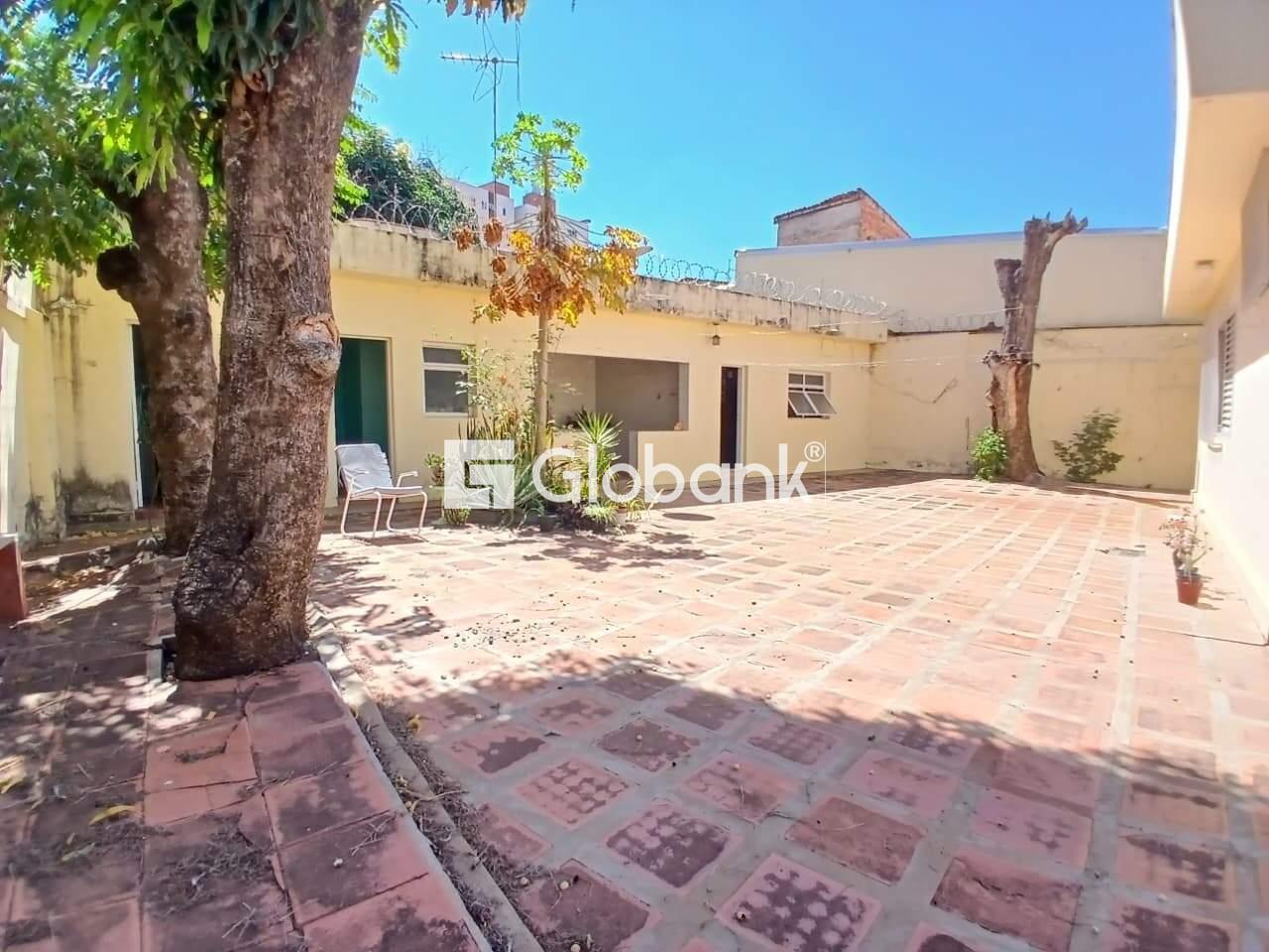 Casa 5 quartos para aluguel Centro 600m² Montes Claros MG: Quintal 2