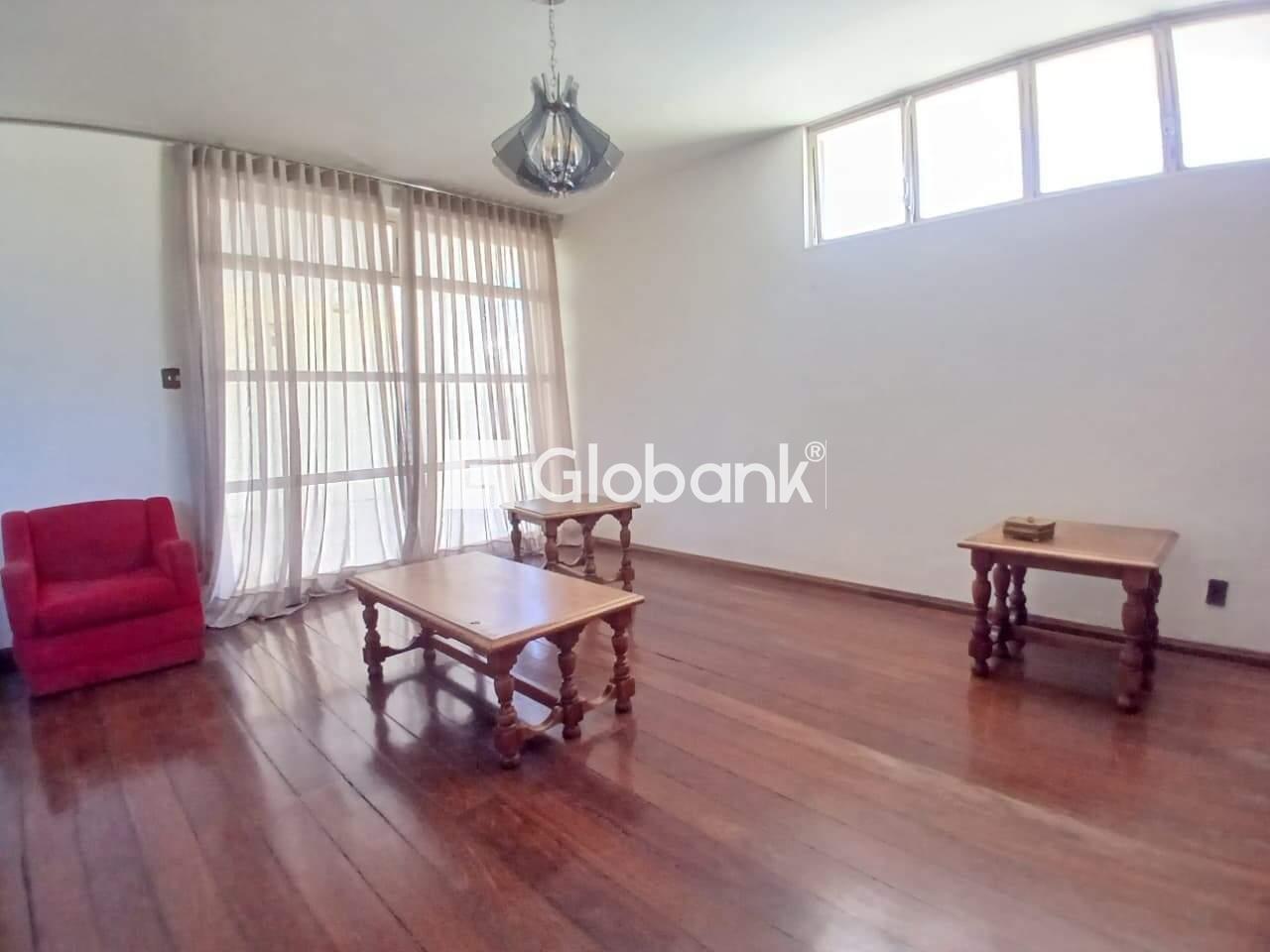 Casa 5 quartos para aluguel Centro 600m² Montes Claros MG: Sala de star