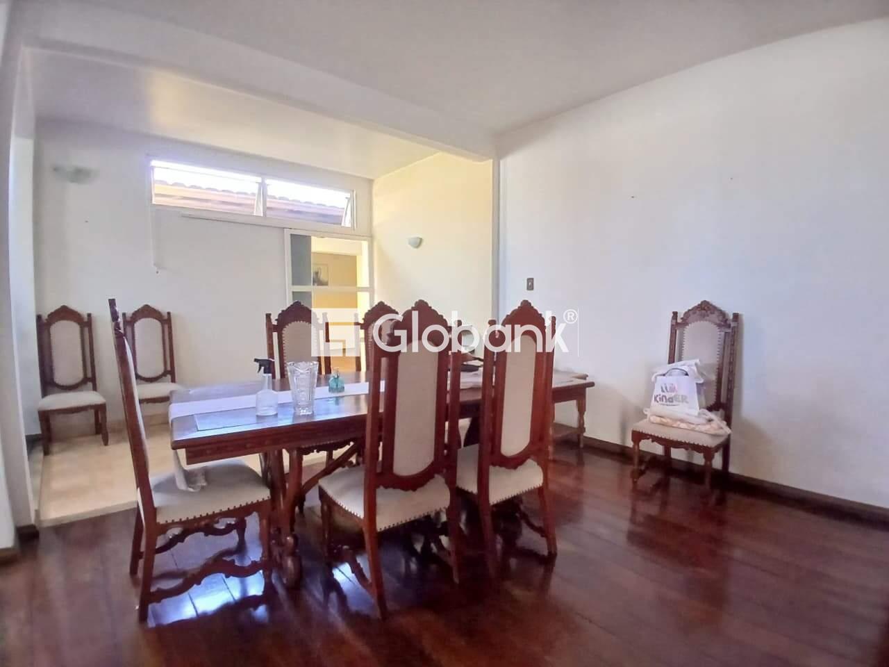 Casa 5 quartos para aluguel Centro 600m² Montes Claros MG: Sala..