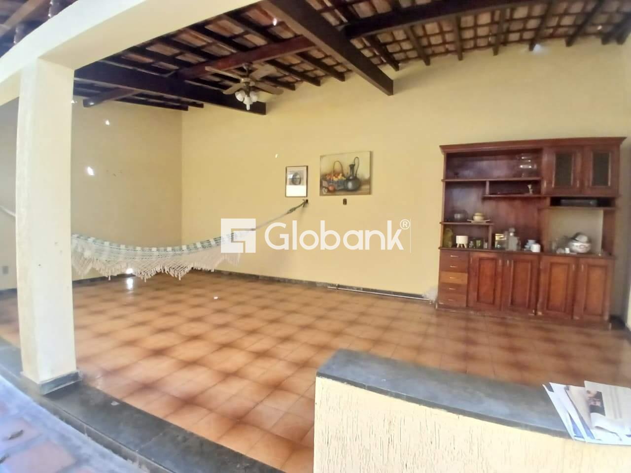 Casa 5 quartos para aluguel Centro 600m² Montes Claros MG: Varanda externa 2