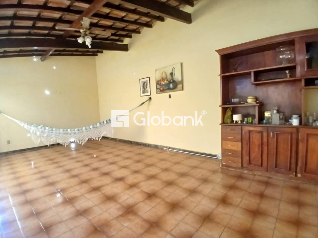 Casa 5 quartos para aluguel Centro 600m² Montes Claros MG: Varanda externa