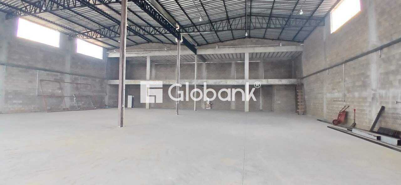 Galpão para aluguel Santa Rafaela 770m² Montes Claros MG: Frente interna