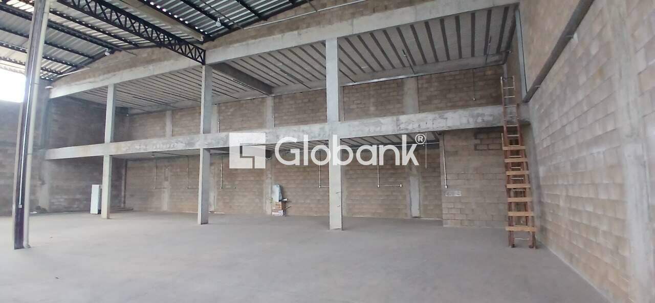Galpão para aluguel Santa Rafaela 770m² Montes Claros MG: Sobre loja
