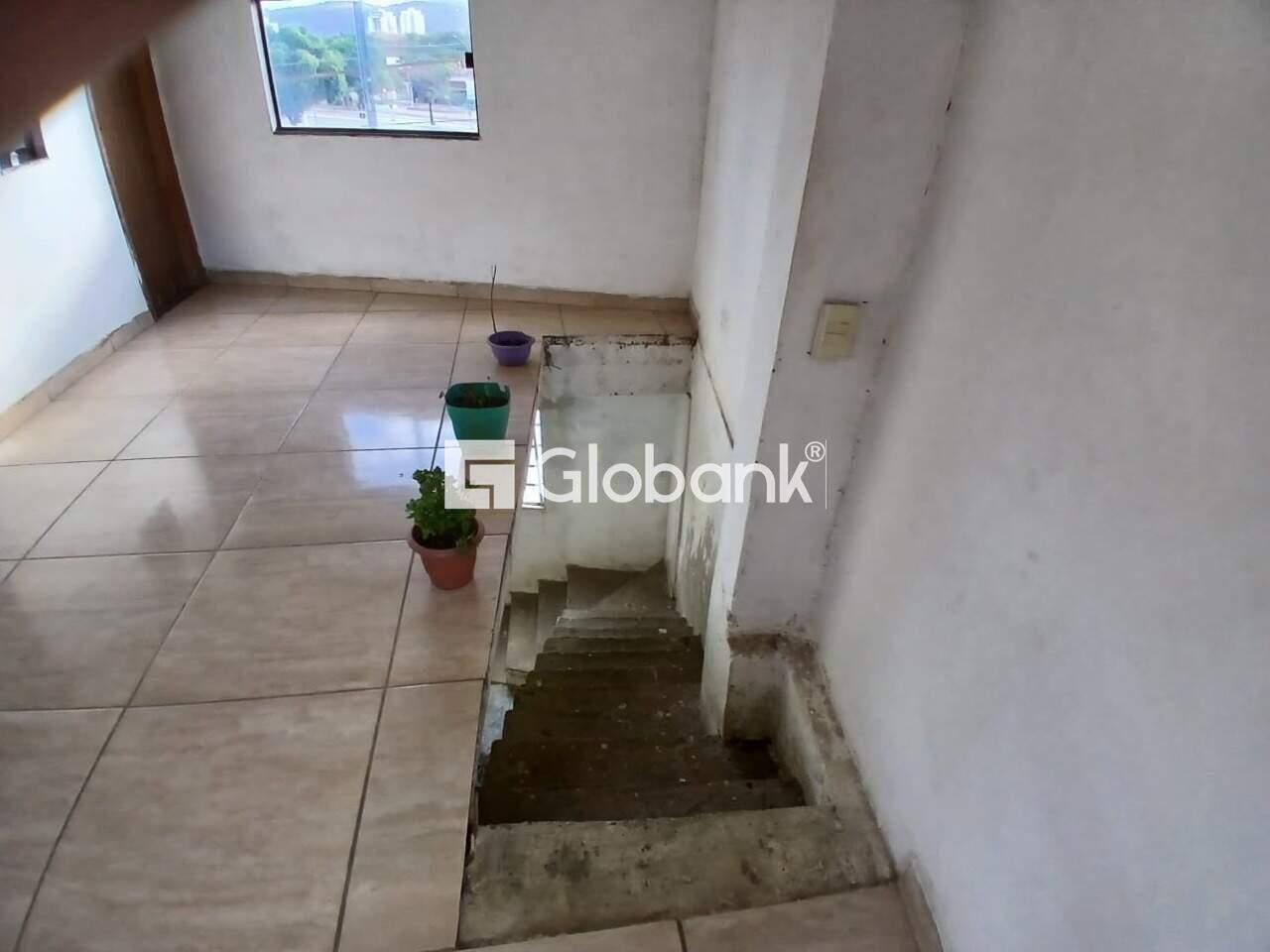 Sobrado 3 quartos à venda Funcionários 200m² Montes Claros MG: 2 pavimento