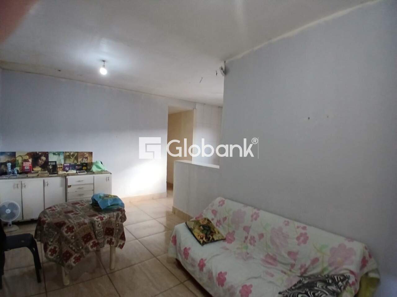 Sobrado 3 quartos à venda Funcionários 200m² Montes Claros MG: Sala de Estar