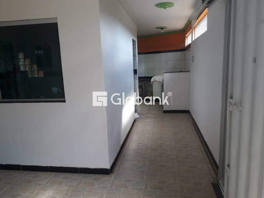 Casa 4 quartos à venda José Correia Machado 180m² Montes Claros MG: 