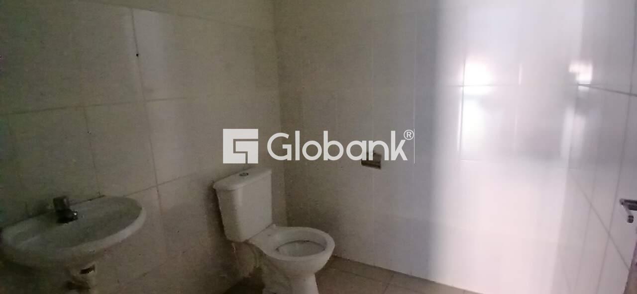Ponto comercial para aluguel Centro 56m² Montes Claros MG: Banheiro