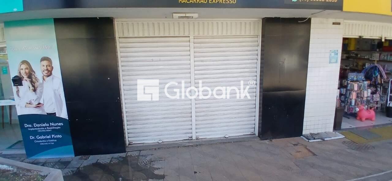 Ponto comercial para aluguel Centro 56m² Montes Claros MG: Fachada