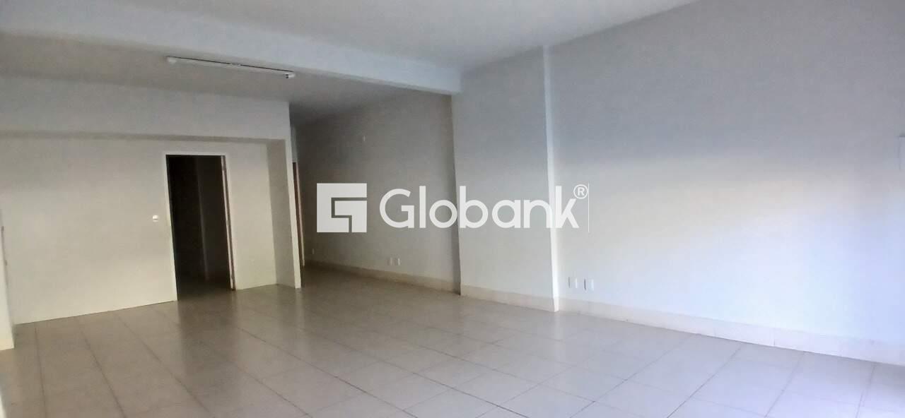 Ponto comercial para aluguel Centro 56m² Montes Claros MG: Interior entrada