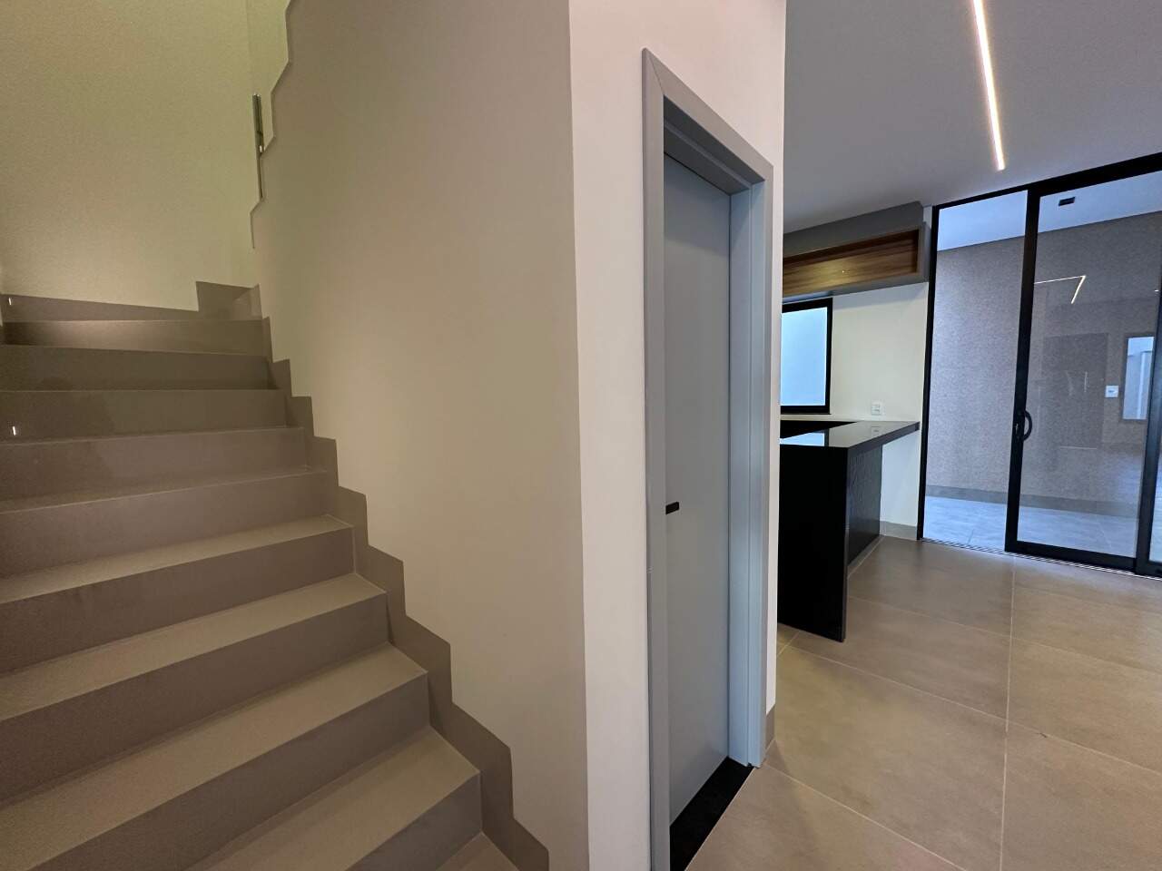 Casa 3 quartos à venda Ibituruna 170m² Montes Claros MG: Escada