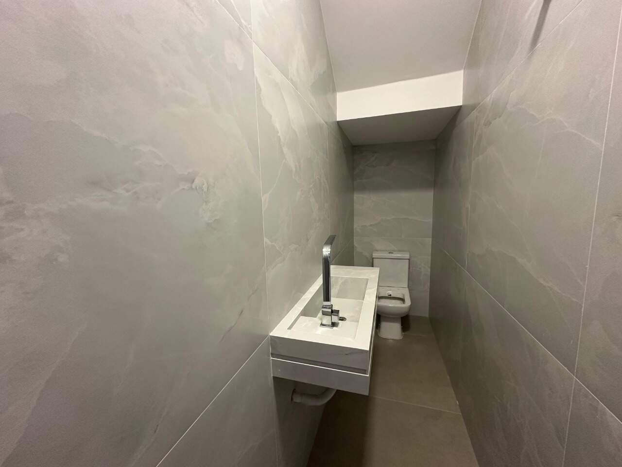 Casa 3 quartos à venda Ibituruna 170m² Montes Claros MG: Lavabo