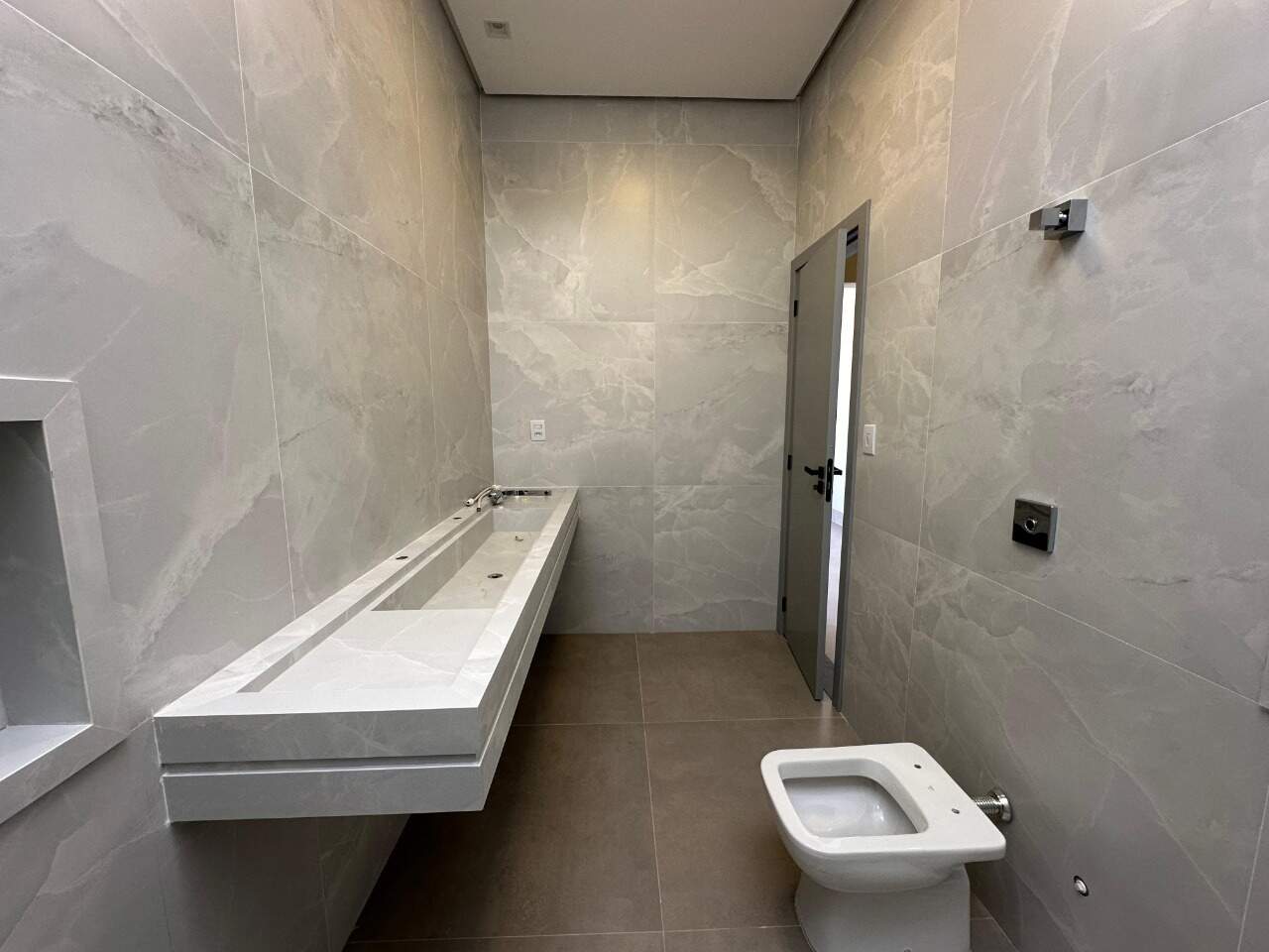 Casa 3 quartos à venda Ibituruna 170m² Montes Claros MG: Suite