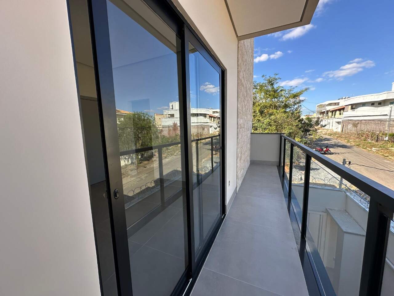 Casa 3 quartos à venda Ibituruna 170m² Montes Claros MG: Varanda