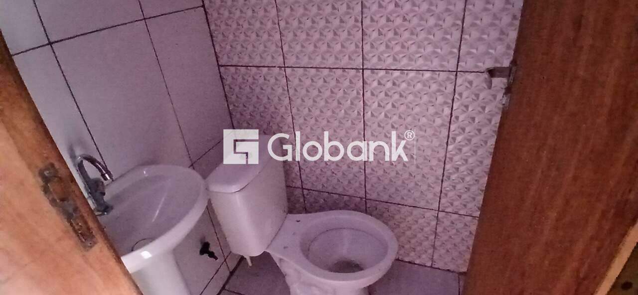 Ponto comercial para aluguel Santa Rafaela 28m² Montes Claros MG: Banheiro