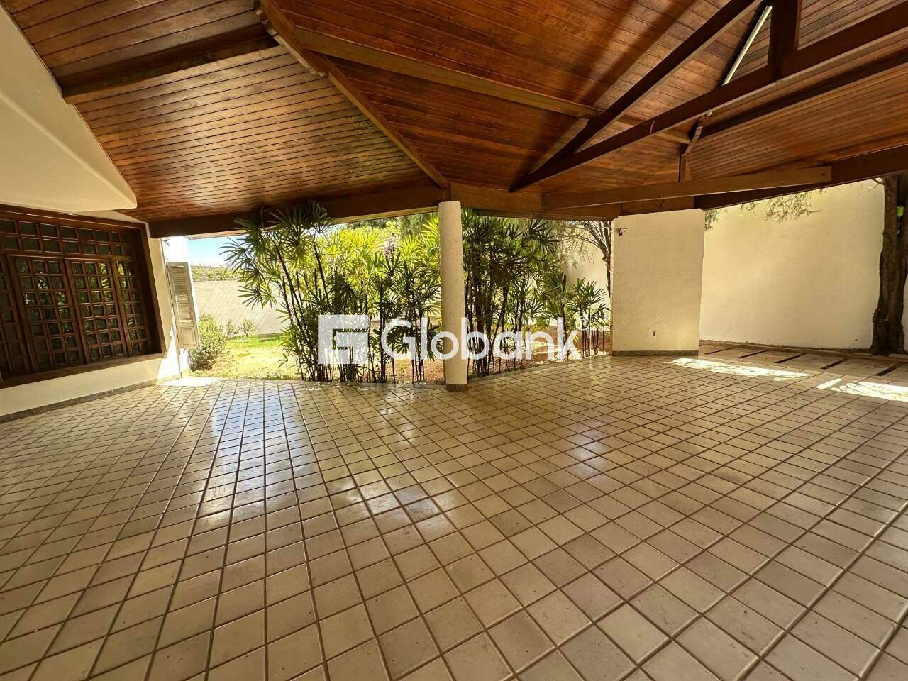 Casa 5 quartos para aluguel Jardim São Luiz 720m² Montes Claros MG: Garagem