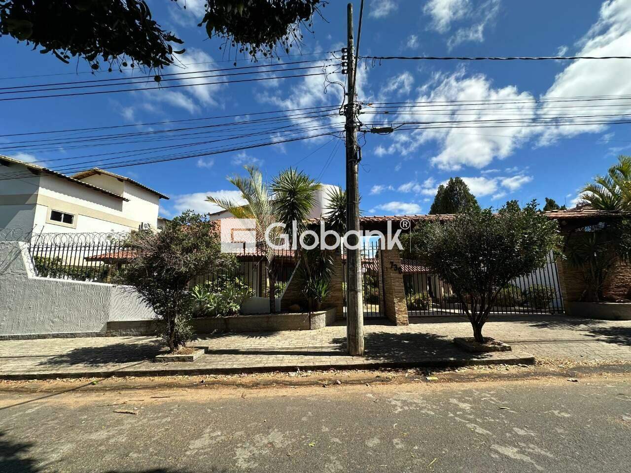 Casa 5 quartos para aluguel Jardim São Luiz 720m² Montes Claros MG: Fachada externa