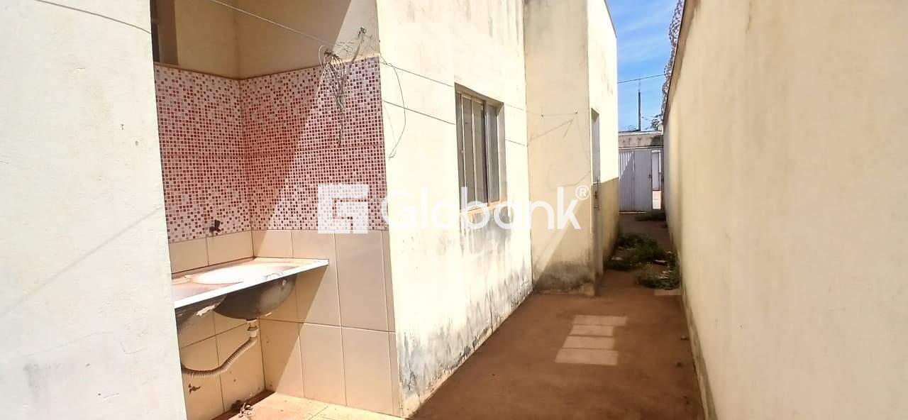 Casa 2 quartos para aluguel Nova Suiça 80m² Montes Claros MG: rea de servi o