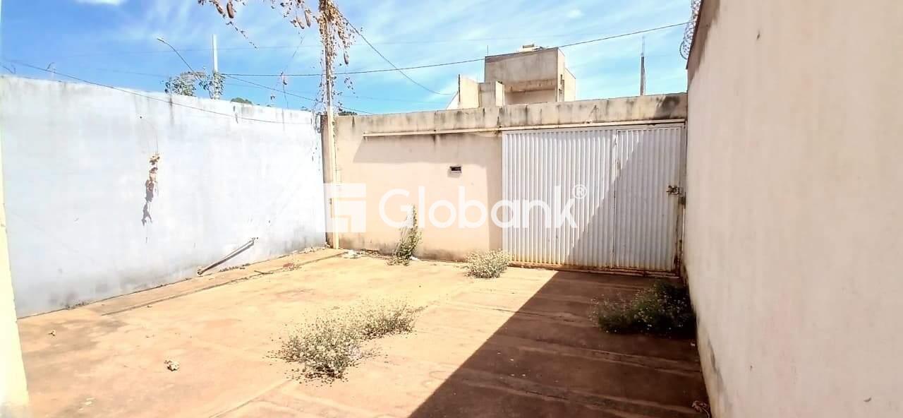 Casa 2 quartos para aluguel Nova Suiça 80m² Montes Claros MG: Garagem