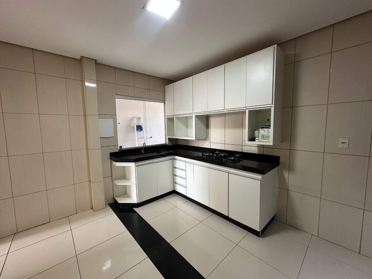 Casa 3 quartos para aluguel Interlagos 110m² Montes Claros MG: Cozinha.