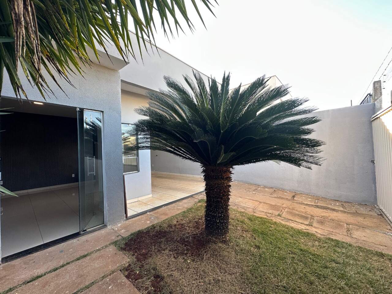 Casa 3 quartos para aluguel Interlagos 110m² Montes Claros MG: Fachada interna