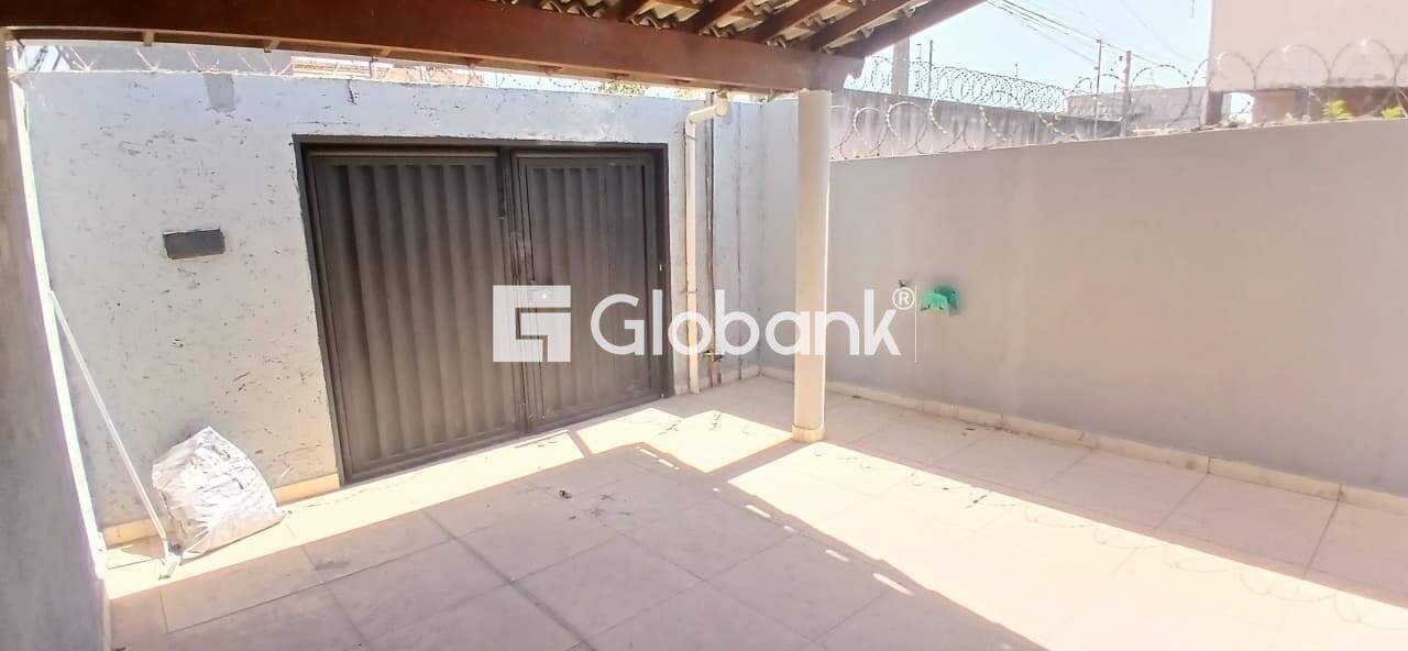 Casa 3 quartos à venda Nossa Senhora de Fátima 90m² Montes Claros MG: Garagem