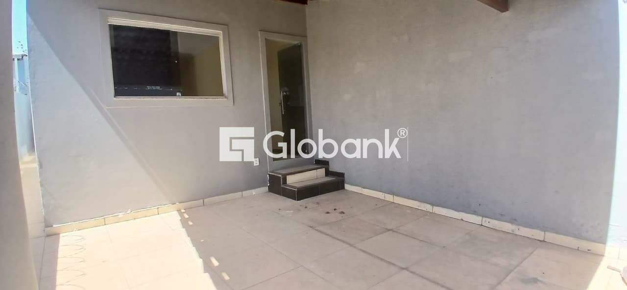 Casa 3 quartos à venda Nossa Senhora de Fátima 90m² Montes Claros MG: Garagem