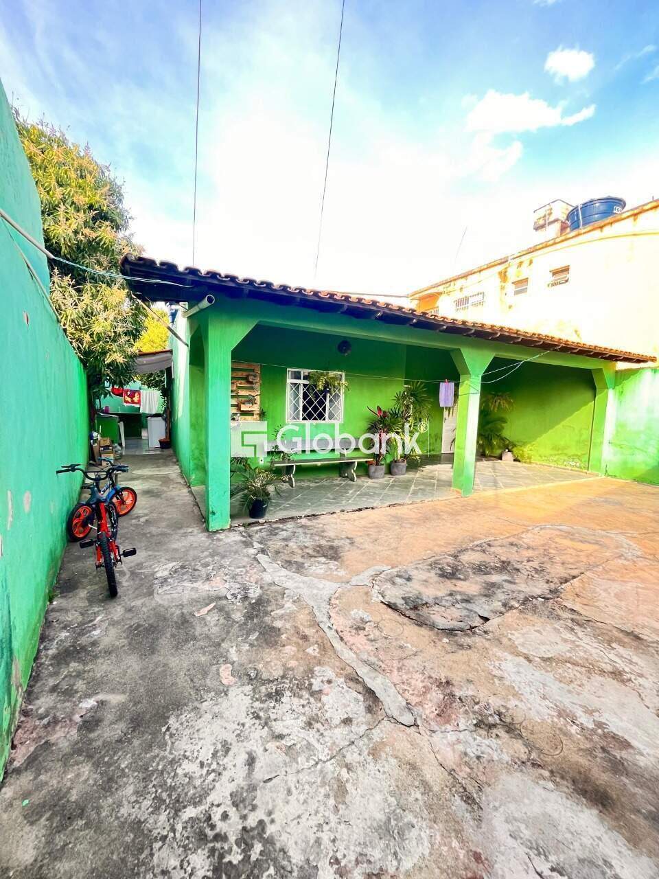 Casa 2 quartos à venda Maracanã 90m² Montes Claros MG: QUINTAL-GARAGEM