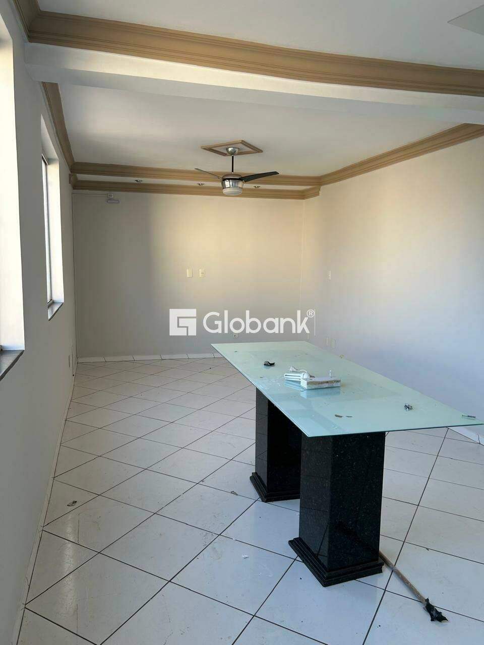 Sala comercial para aluguel Centro 110m² Montes Claros MG: Sala