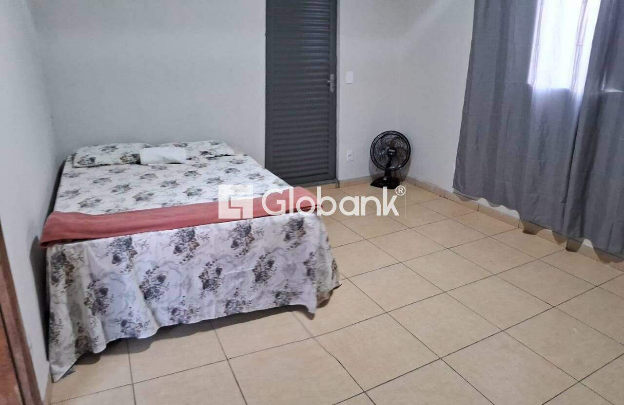 Casa 5 quartos para aluguel Centro 98m² Montes Claros MG: Quarto
