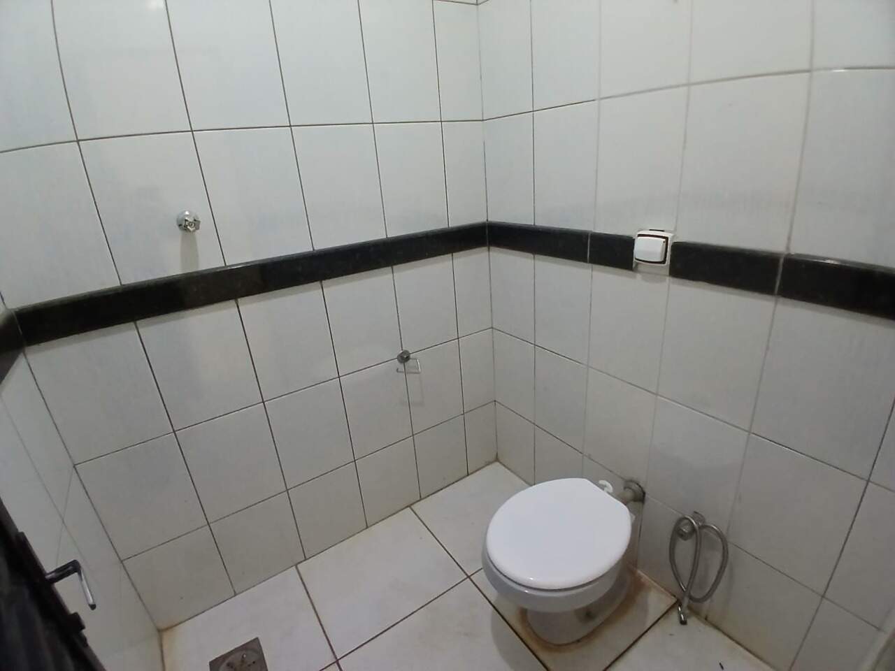 Ponto comercial para aluguel Augusta Mota 470m² Montes Claros MG: Banheiro
