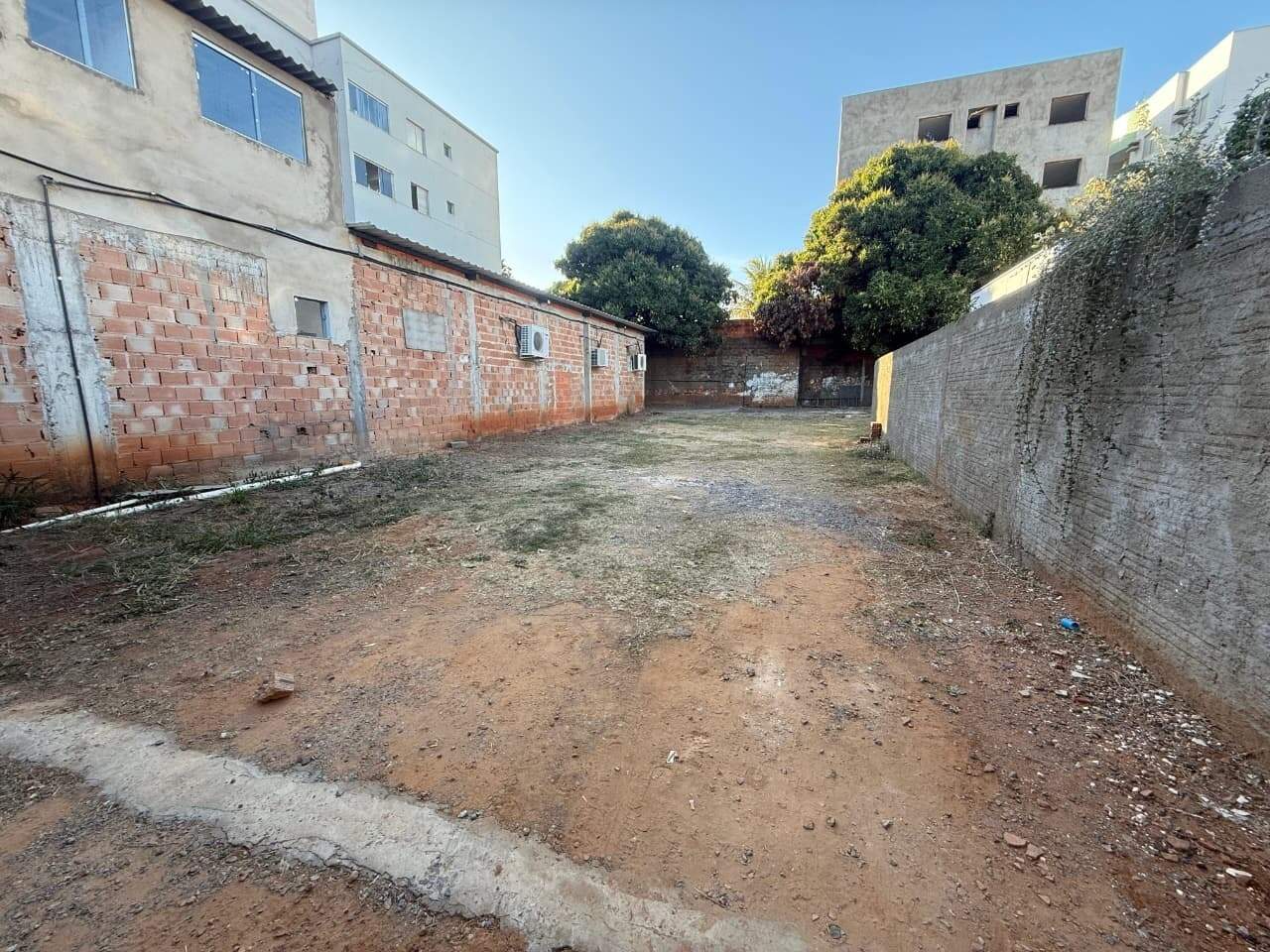 Ponto comercial para aluguel Augusta Mota 470m² Montes Claros MG: Terreno interior