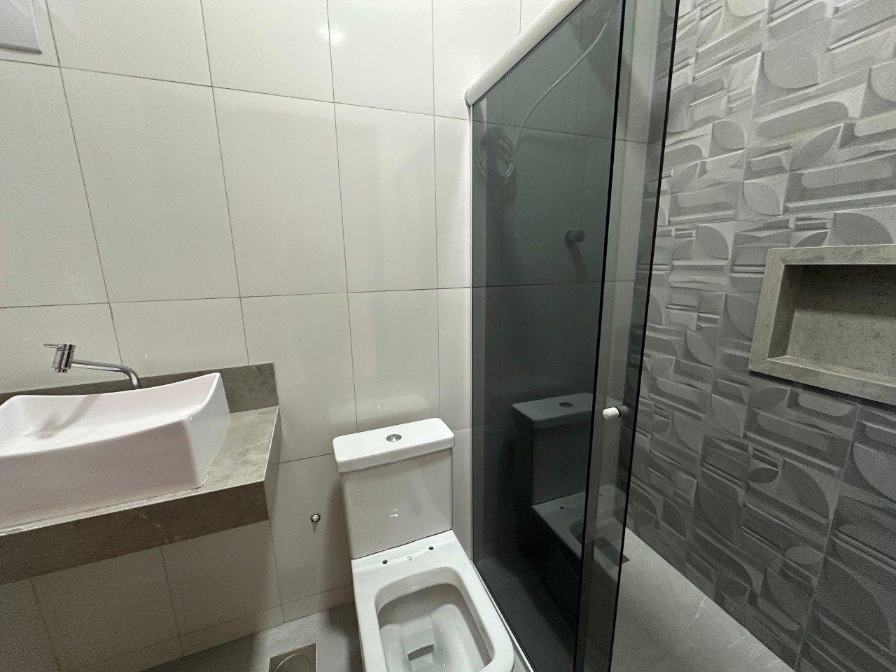 Casa 2 quartos para aluguel Alto Floresta 62m² Montes Claros MG: Banheiro social