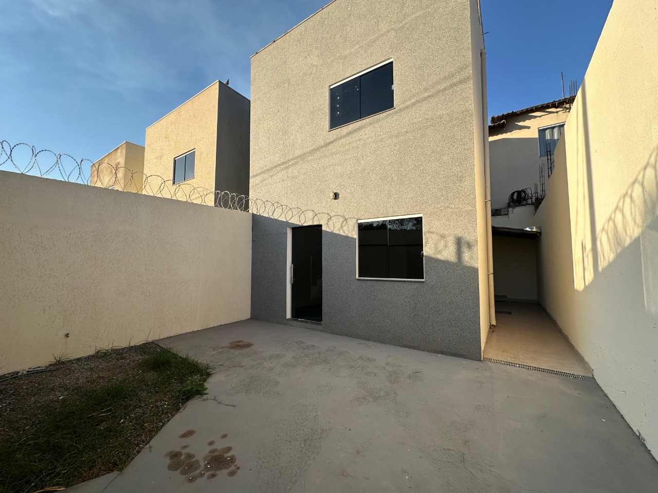 Casa 2 quartos para aluguel Alto Floresta 62m² Montes Claros MG: Garagem