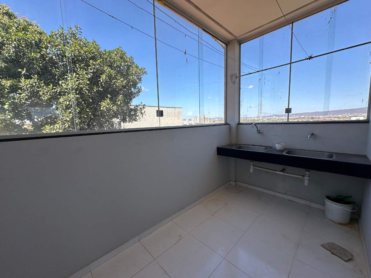 Casa 3 quartos para aluguel Planalto 115m² Montes Claros MG: rea de servi o