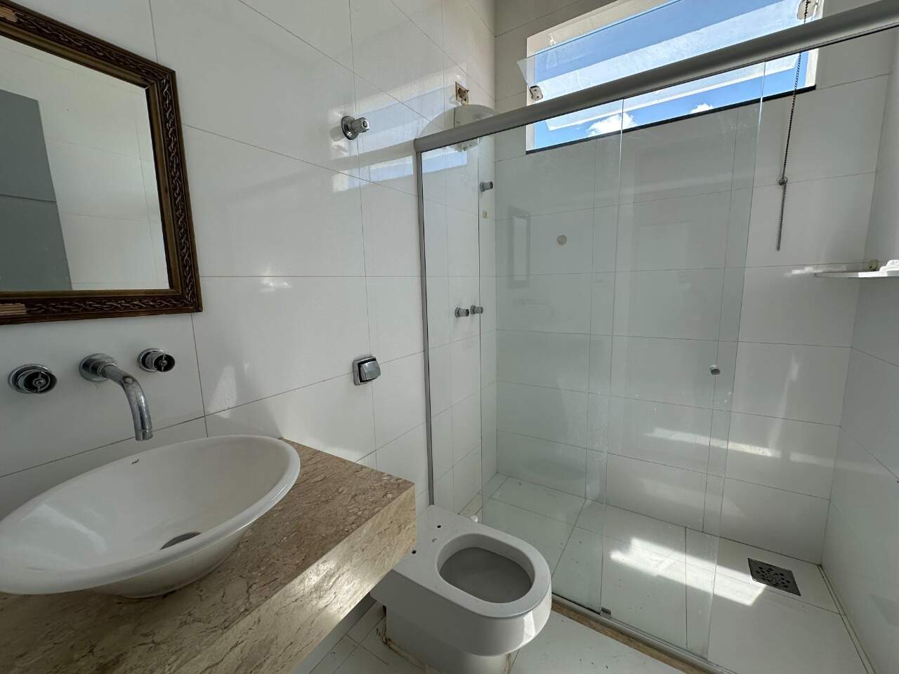 Casa 3 quartos para aluguel Planalto 115m² Montes Claros MG: Banheiro social