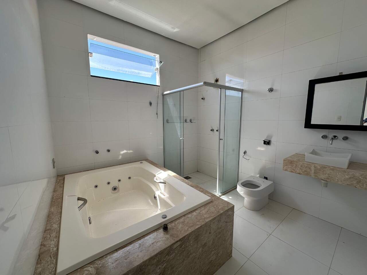 Casa 3 quartos para aluguel Planalto 115m² Montes Claros MG: Su te