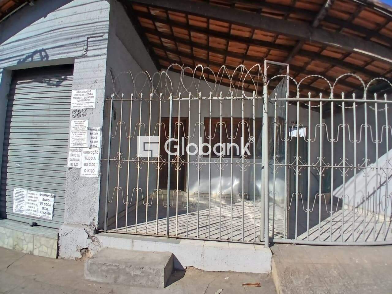 Ponto comercial para aluguel Centro 30m² Montes Claros MG: Fachada