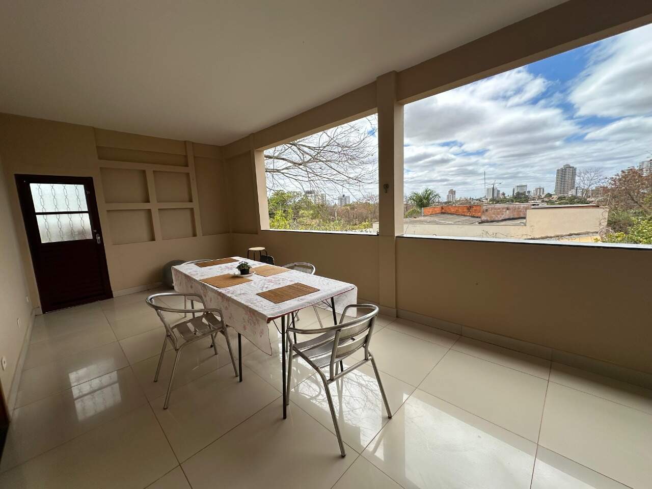 Casa 5 quartos para aluguel Ibituruna 220m² Montes Claros MG: Varanda