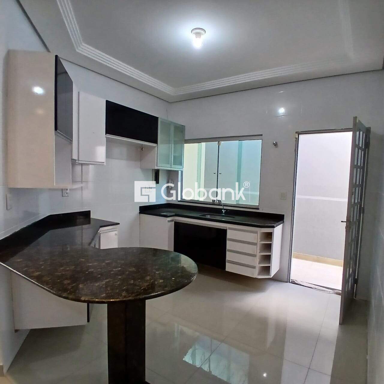 Casa 3 quartos à venda Lourdes 0m² Montes Claros MG: