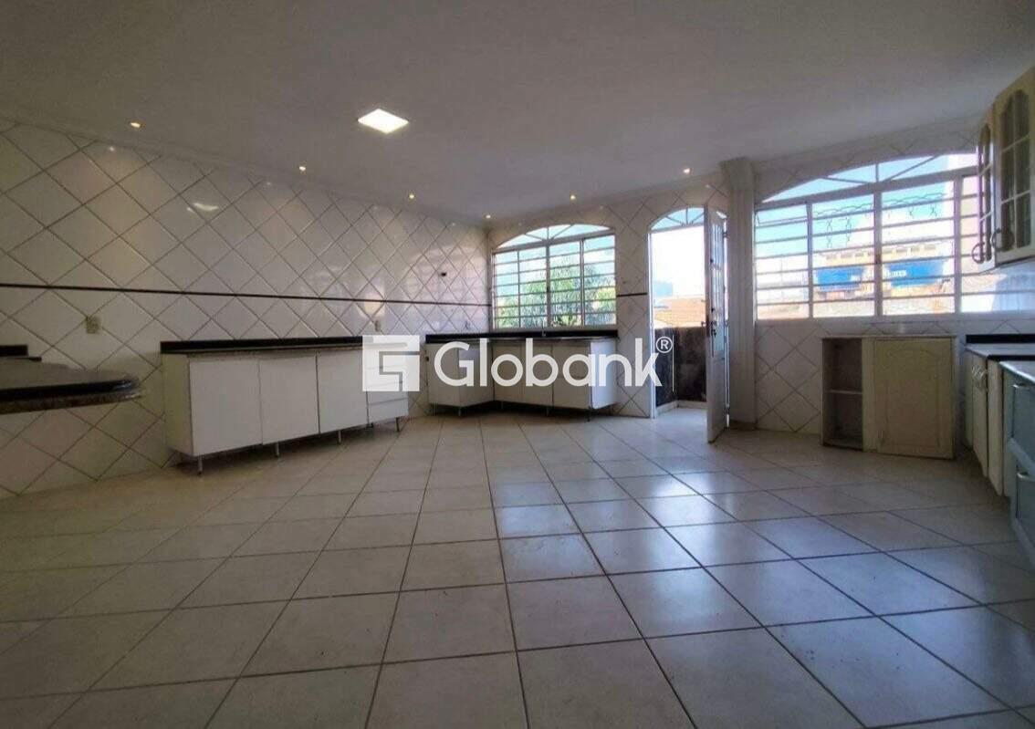 Casa 5 quartos à venda Monte Alegre 550m² Montes Claros MG: 