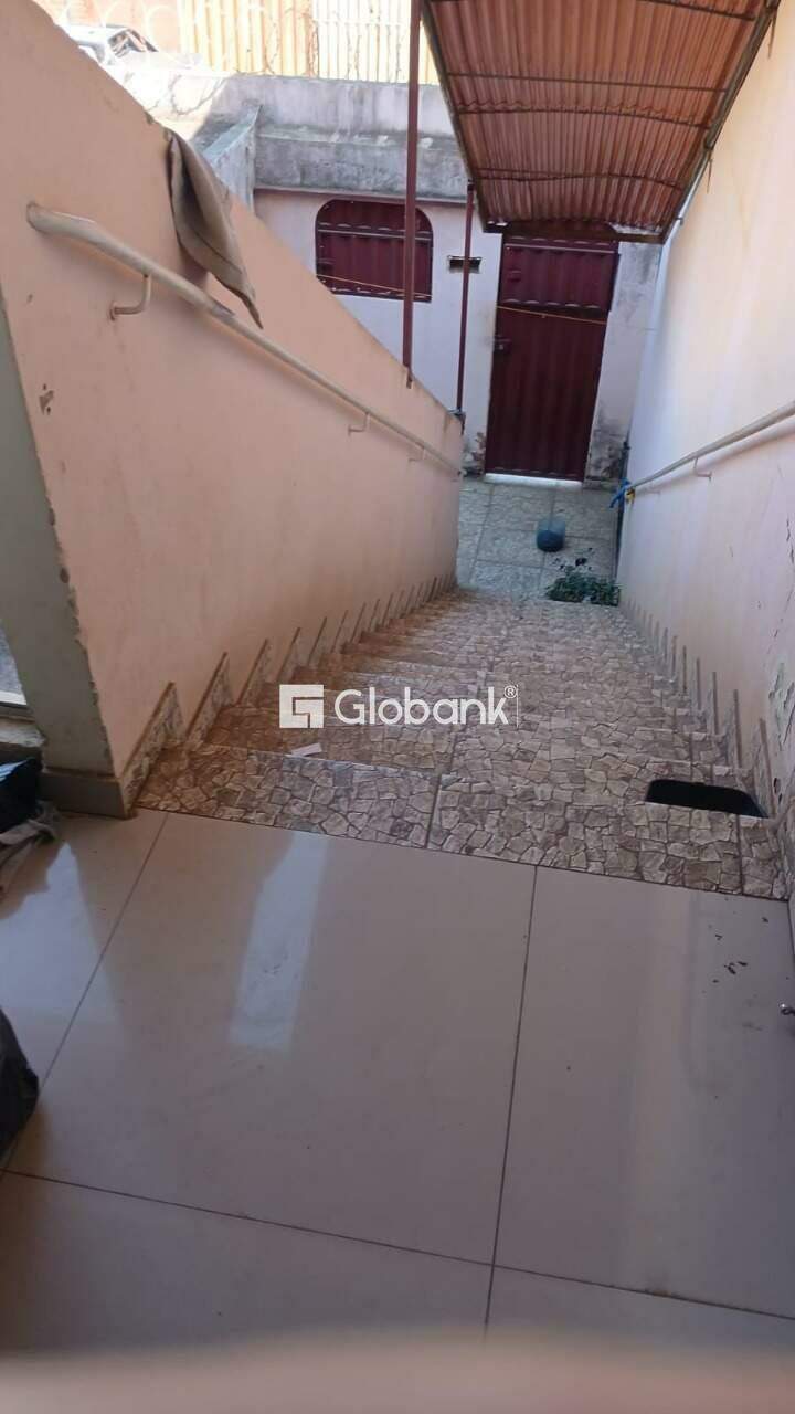 Sobrado 4 quartos à venda Major Prates 240m² Montes Claros MG: 