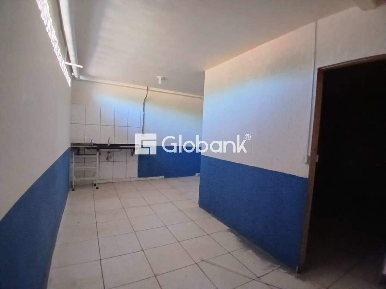 Sala comercial para aluguel Centro 250m² Montes Claros MG: Copa