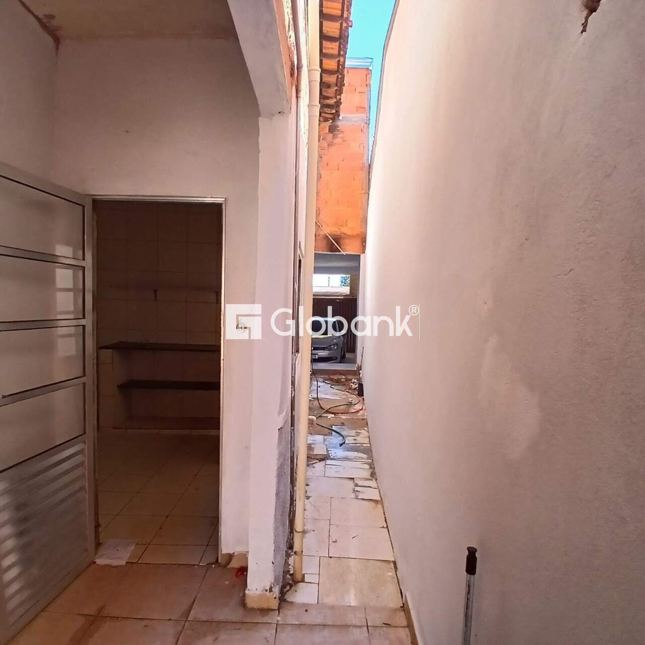 Casa 4 quartos à venda Jardim Alvorada 0m² Montes Claros MG: 