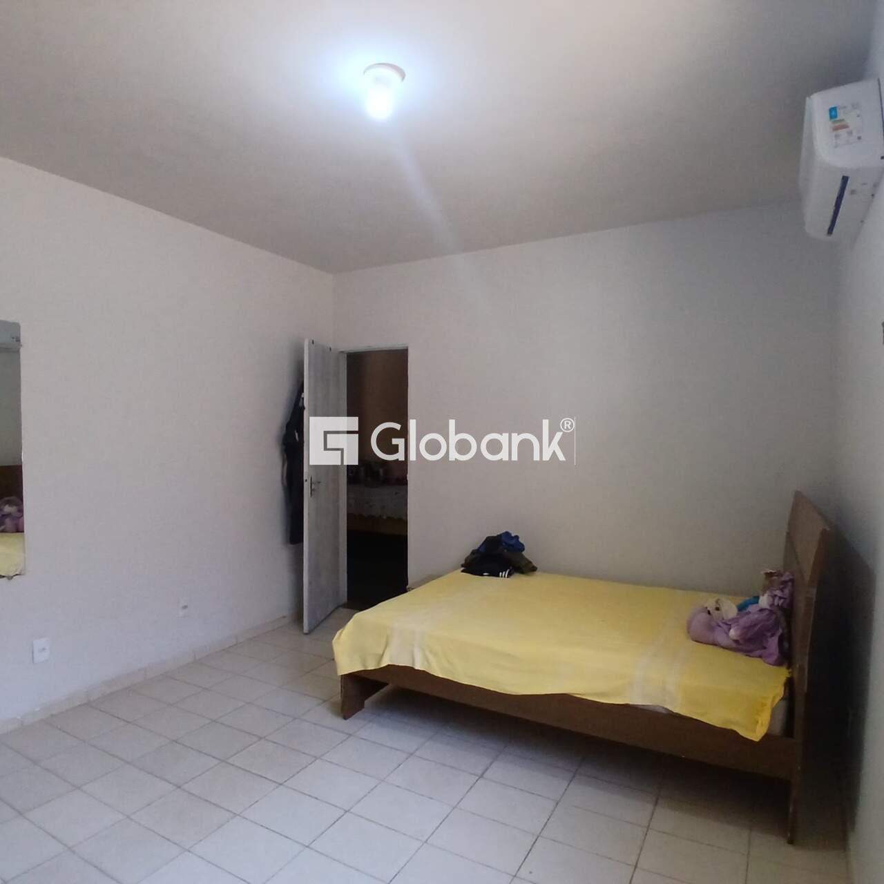 Casa 5 quartos à venda Conjunto Cristo Rei 86m² Montes Claros MG: 