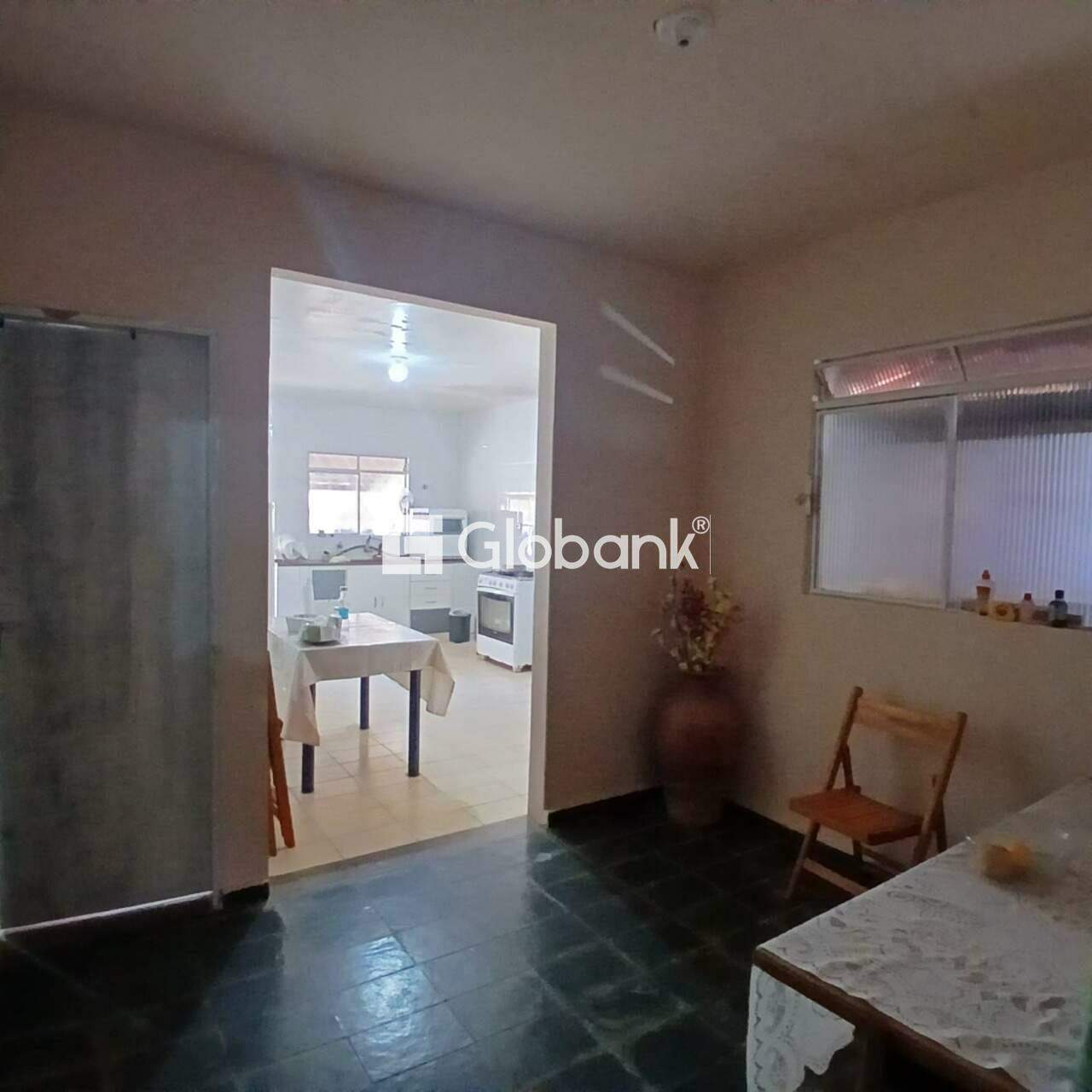 Casa 5 quartos à venda Conjunto Cristo Rei 86m² Montes Claros MG: 